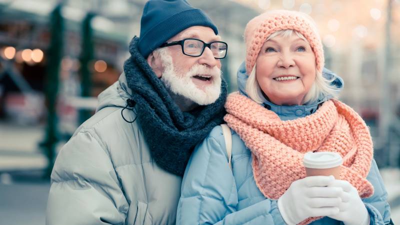 Safety first: How can the elderly protect themselves from cold and slipping in winter?