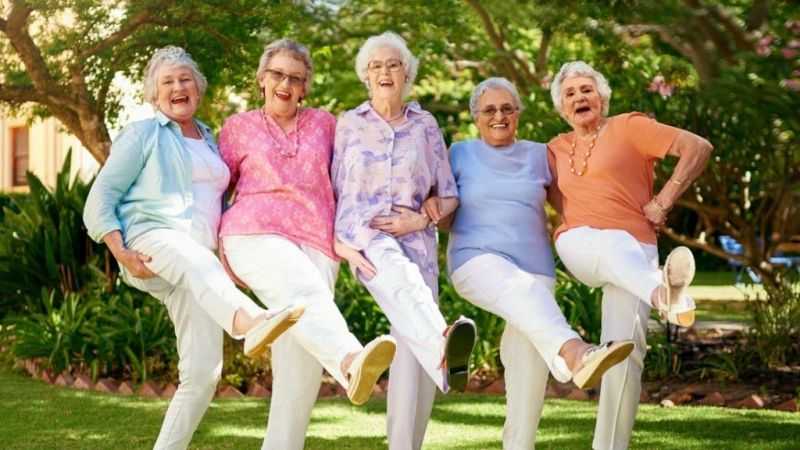 Winter aerobics: the secret of energetic dancing for the elderly